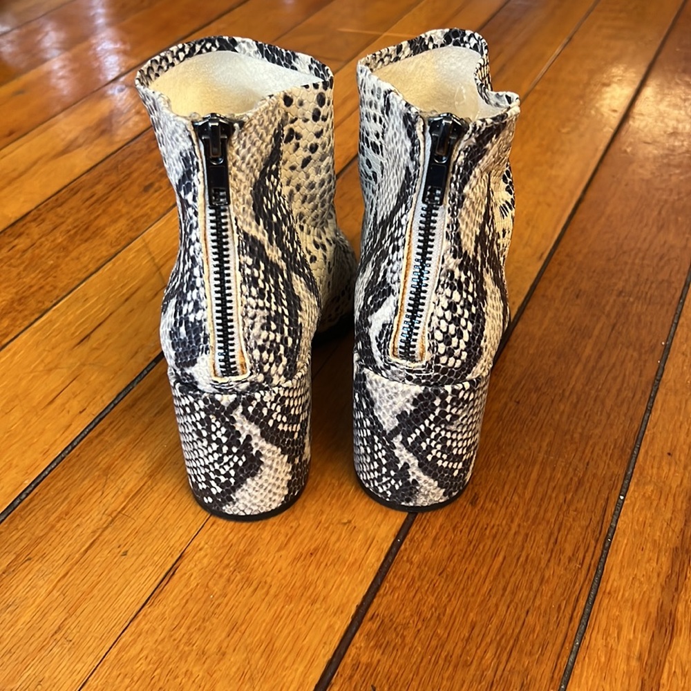 Steve Madden Jillian Snake Print Size 7 - image 3